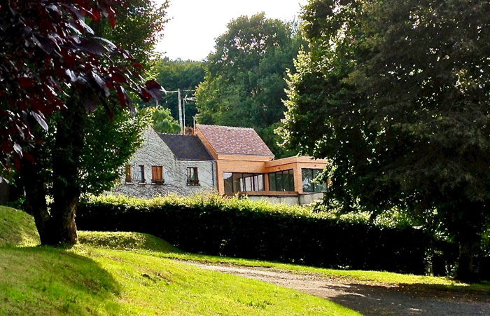 L'ancienne auberge et le nouveau bâtiment